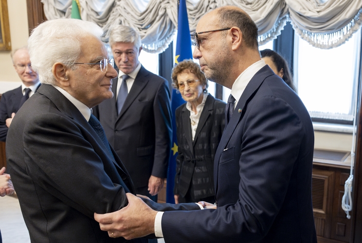 Il Presidente Sergio Mattarella con Angelino Alfano Presidente della Fondazione De Gasperi, in occasione della cerimonia commemorativa del settantesimo anniversario della morte di Alcide De Gasperi, dal titolo “Pace, Prosperità, Patria. L’eredità di De Gasperi 70 anni dopo”