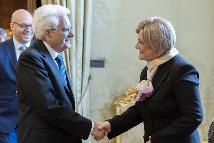 Il Presidente della Repubblica Sergio Mattarella saluta Marina Elvira Calderone, Ministro del Lavoro e delle Politiche sociali – Rappresentante di Governo,in occasione dell'intervento agli “Stati generali su salute e sicurezza sul lavoro”
