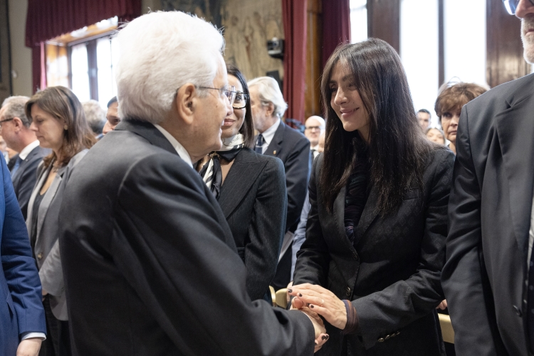 Il Presidente della Repubblica Sergio Mattarella saluta Ambra Angiolini, attrice,in occasione dell'intervento agli “Stati generali su salute e sicurezza sul lavoro” 
