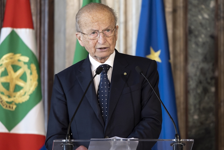 Il Cav. Lav. Maurizio Sella, Presidente della Federazione Nazionale Cavalieri del Lavoro, in occasione della cerimonia di consegna delle insegne di Cavaliere dell’Ordine “Al Merito del Lavoro” ai Cavalieri del Lavoro nominati il 2 giugno 2024