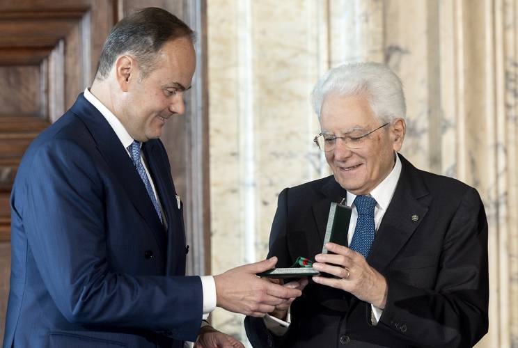 Il Presidente Sergio Mattarella consegna le insegne di Cavaliere dell’Ordine “Al Merito del Lavoro” a Matteo Bruno Lunelli