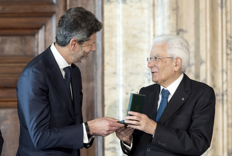 Il Presidente Sergio Mattarella consegna le insegne di Cavaliere dell’Ordine “Al Merito del Lavoro” a Giuseppe Marino