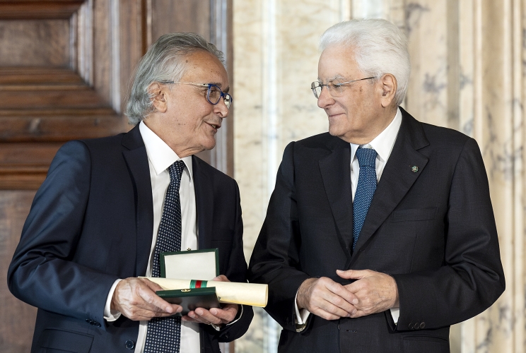 Il Presidente Sergio Mattarella consegna le insegne di Cavaliere dell’Ordine “Al Merito del Lavoro” a Duilio Paolino