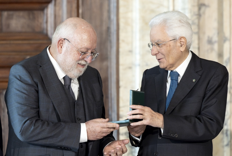 Il Presidente Sergio Mattarella consegna le insegne di Cavaliere dell’Ordine “Al Merito del Lavoro” a Edoardo Roncadin