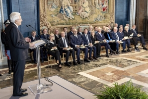 Il Presidente Sergio Mattarella rivolge il suo indirizzo di saluto in occasione della cerimonia di consegna delle insegne di Cavaliere dell’Ordine “Al Merito del Lavoro” ai Cavalieri del Lavoro nominati il 2 giugno 2024