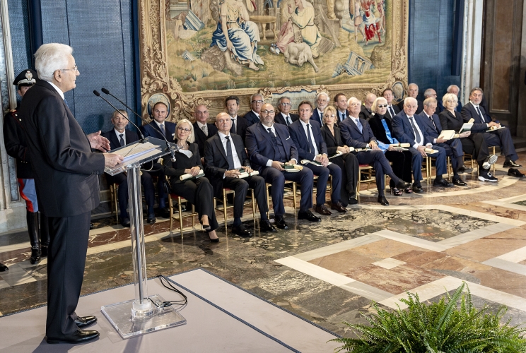 Il Presidente Sergio Mattarella rivolge il suo indirizzo di saluto in occasione della cerimonia di consegna delle insegne di Cavaliere dell’Ordine “Al Merito del Lavoro” ai Cavalieri del Lavoro nominati il 2 giugno 2024