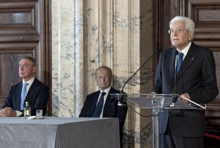 Il Presidente Sergio Mattarella rivolge il suo indirizzo di saluto in occasione della cerimonia di consegna delle insegne di Cavaliere dell’Ordine “Al Merito del Lavoro” ai Cavalieri del Lavoro nominati il 2 giugno 2024