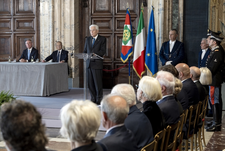 Il Presidente Sergio Mattarella rivolge il suo indirizzo di saluto in occasione della cerimonia di consegna delle insegne di Cavaliere dell’Ordine “Al Merito del Lavoro” ai Cavalieri del Lavoro nominati il 2 giugno 2024