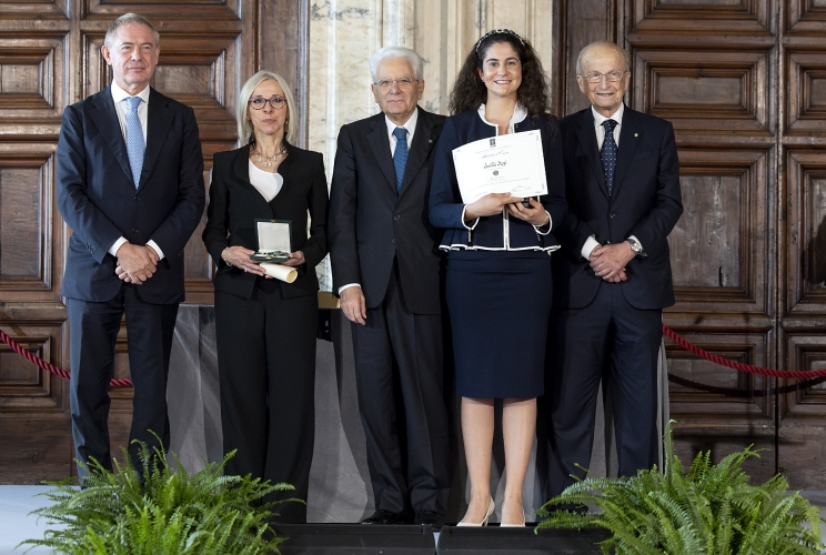 Il Presidente Sergio Mattarella con l'Alfiere del Lavoro Camilla Fezzi