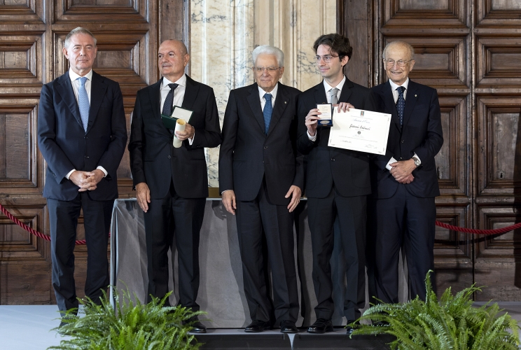Il Presidente Sergio Mattarella con l'Alfiere del Lavoro Giovanni Antonucci