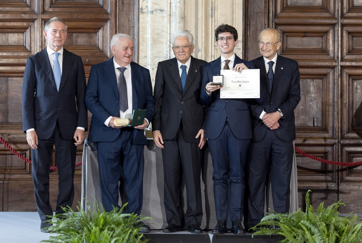 Il Presidente Sergio Mattarella con l'Alfiere del Lavoro Mauro Alberto Avigliano