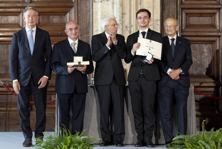 Il Presidente Sergio Mattarella con l'Alfiere del Lavoro Franco Della Negra