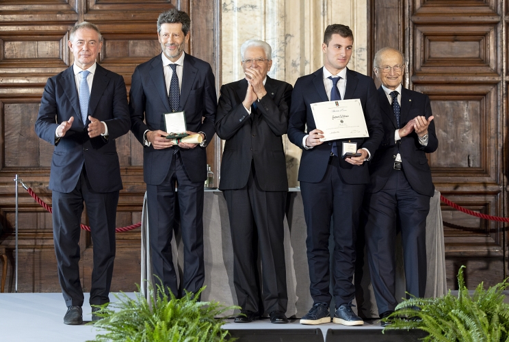 Il Presidente Sergio Mattarella con l'Alfiere del Lavoro Giovanni Lo Schiavo