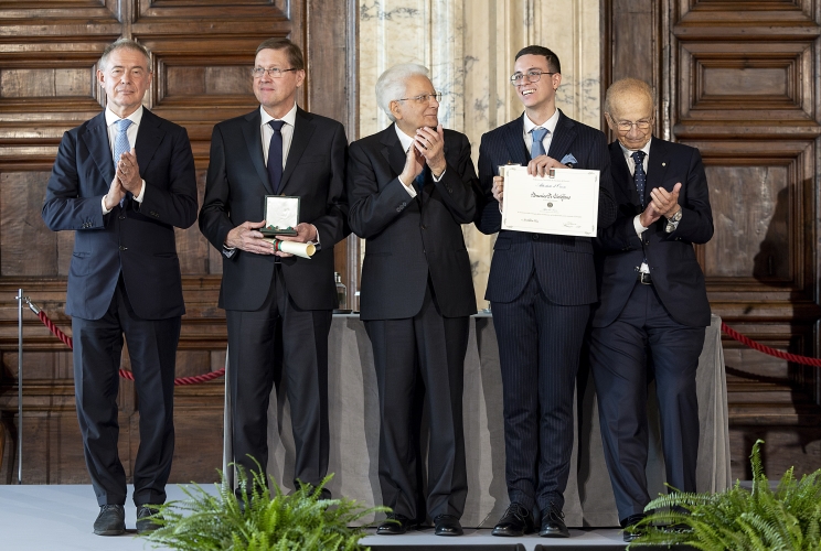 Il Presidente Sergio Mattarella con l'Alfiere del Lavoro Domenico Di Cristofano