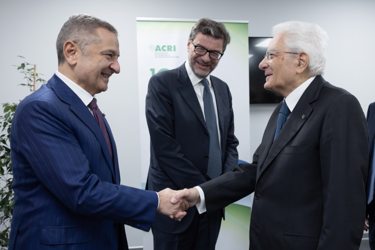 Il Presidente della Repubblica Sergio Mattarella saluta Fabio Panetta, Governatore della Banca d’Italia, in occasione dell'intervento alla cerimonia della 100^ Giornata Mondiale del Risparmio
