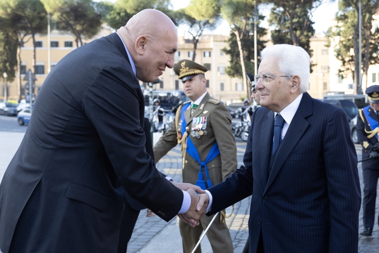 Il Presidente della Repubblica Sergio Mattarella all'Altare della Patria,accolto da Guido Crosetto, Ministro della difesa,in occasione della deposizione di una corona d’alloro sulla Tomba del Milite Ignoto nella ricorrenza della Giornata dell'Unità Nazionale e delle Forze Armate
