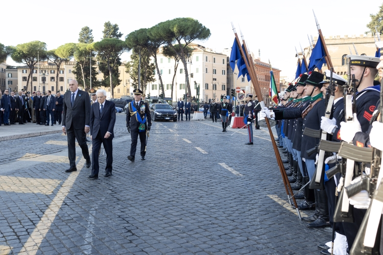 Il Presidente della Repubblica Sergio Mattarella in occasione della deposizione di una corona d’alloro sulla Tomba del Milite Ignoto nella ricorrenza della Giornata dell'Unità Nazionale e delle Forze Armate
