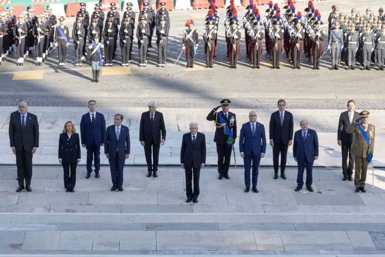 Il Presidente della Repubblica Sergio Mattarella in occasione della deposizione di una corona d’alloro sulla Tomba del Milite Ignoto nella ricorrenza della Giornata dell'Unità Nazionale e delle Forze Armate
