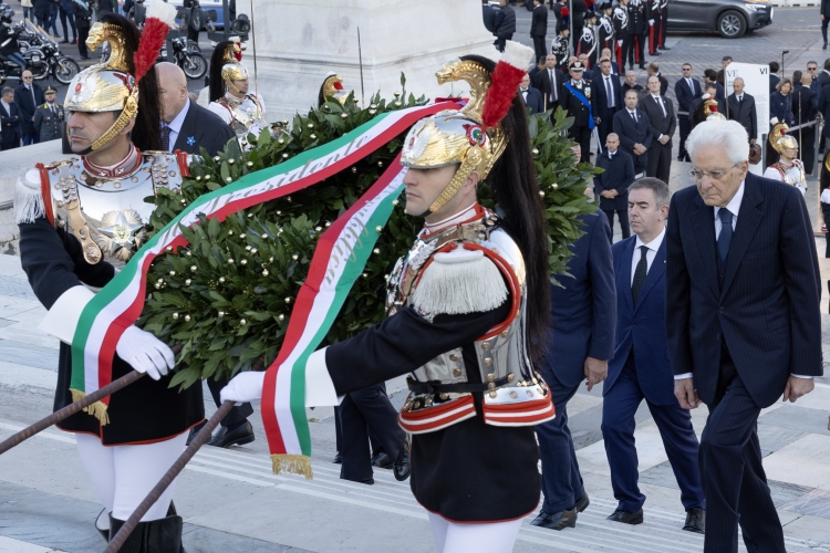 Il Presidente della Repubblica Sergio Mattarella in occasione della deposizione di una corona d’alloro sulla Tomba del Milite Ignoto nella ricorrenza della Giornata dell'Unità Nazionale e delle Forze Armate
