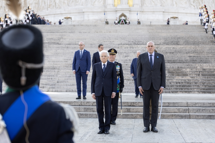 Il Presidente della Repubblica Sergio Mattarella in occasione della deposizione di una corona d’alloro sulla Tomba del Milite Ignoto nella ricorrenza della Giornata dell'Unità Nazionale e delle Forze Armate
