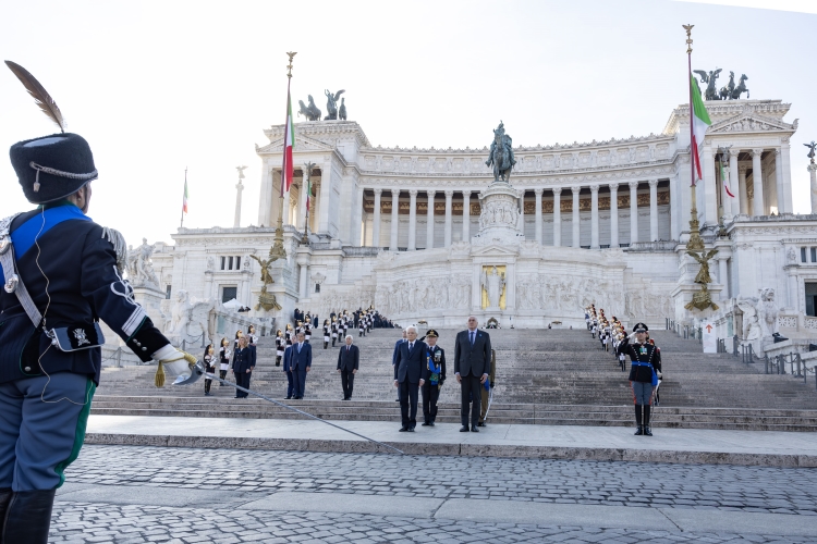 Il Presidente della Repubblica Sergio Mattarella in occasione della deposizione di una corona d’alloro sulla Tomba del Milite Ignoto nella ricorrenza della Giornata dell'Unità Nazionale e delle Forze Armate
