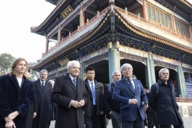 Il Presidente della Repubblica Sergio Mattarella con la Sig.ra Laura e il Vice Presidente del Consiglio dei Ministri e Ministro degli Esteri e della Cooperazione Internazionale, Antonio Tajani al sito Unesco del Palazzo d'Estate di Pechino  

