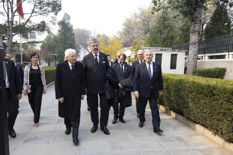 Il Presidente della Repubblica Sergio Mattarella all’Istituto Italiano di Cultura presso il complesso dell’Ambasciata d’Italia a Pechino