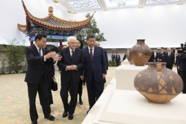 Mattarella all'esposizione dei vasi recuperati dai Carabinieri della Tutela del Patrimonio Culturale