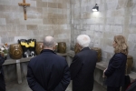 Il Presidente della Repubblica Sergio Mattarella al cimitero dei missionari cattolici, rende omaggio alla tomba del gesuita Prospero Intorcetta 