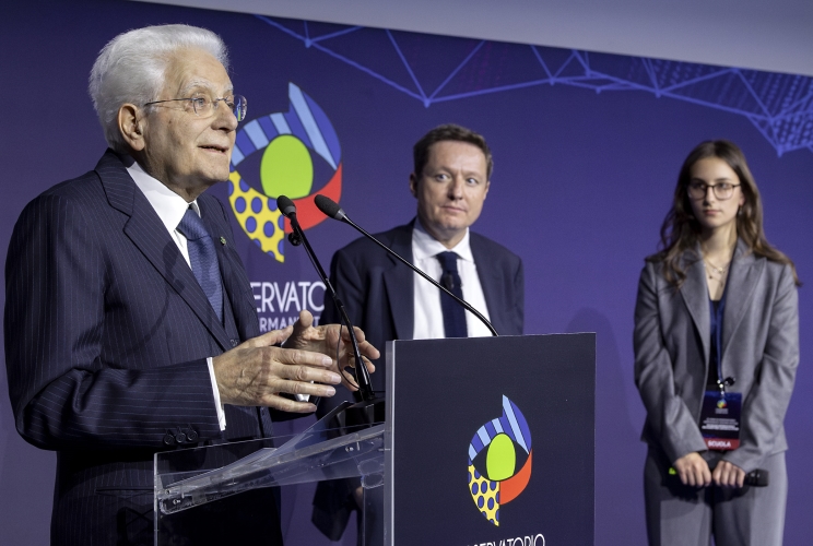Il Presidente Sergio Mattarella alla cerimonia in occasione del venticinquesimo anniversario dell’Osservatorio Permanente Giovani - Editori risponde alla domande di alcuni studenti