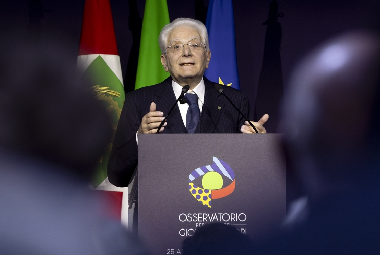 Il Presidente Sergio Mattarella alla cerimonia in occasione del venticinquesimo anniversario dell’Osservatorio Permanente Giovani - Editori risponde alla domande di alcuni studenti