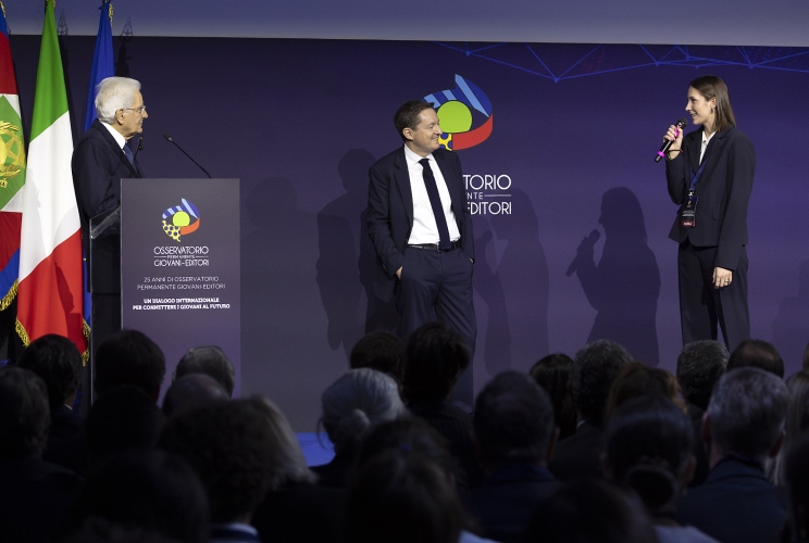 Il Presidente Sergio Mattarella alla cerimonia in occasione del venticinquesimo anniversario dell’Osservatorio Permanente Giovani - Editori risponde alla domande di alcuni studenti