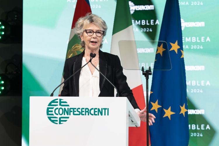 L'intervento di Patrizia De Luise, Presidente Nazionale Confesercenti, in occasione dell’Assemblea Annuale 2024 “L’impresa diffusa motore dello sviluppo economico e della ricchezza e sicurezza dei territori”  
