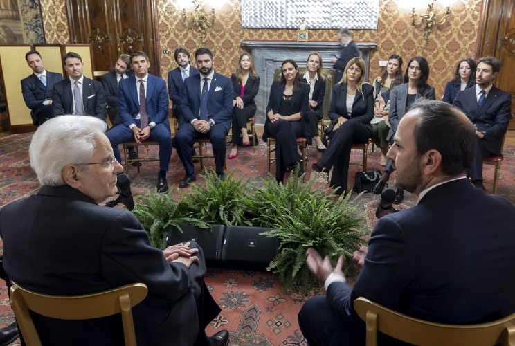 Il Presidente Sergio Mattarella con Riccardo Di Stefano, Presidente dei Giovani Imprenditori, in occasione dell'incontro con una delegazione di Giovani Imprenditori di Confindustria