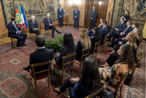 Il Presidente Sergio Mattarella con Riccardo Di Stefano, Presidente dei Giovani Imprenditori, in occasione dell'incontro con una delegazione di Giovani Imprenditori di Confindustria