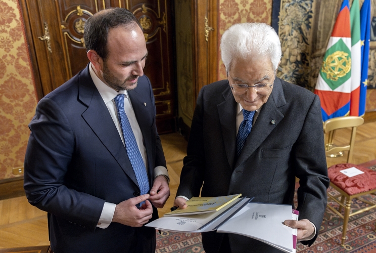 Il Presidente Sergio Mattarella con Riccardo Di Stefano, Presidente dei Giovani Imprenditori, in occasione dell'incontro con una delegazione di Giovani Imprenditori di Confindustria