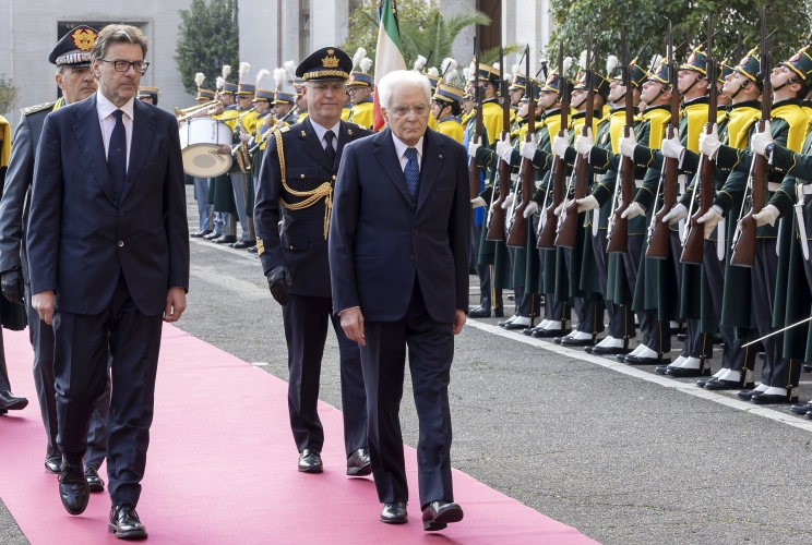 Il Presidente Sergio Mattarella con Giancarlo Giorgetti, Ministro dell’Economia e delle Finanze, in occasione dell'intervento alla Giornata della legalità finanziaria
