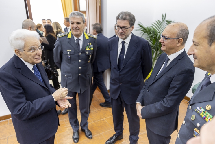 Il Presidente Sergio Mattarella con il Gen. C.A. Andrea De Gennaro, Comandante generale della Guardia di Finanza, Giancarlo Giorgetti, Ministro dell’Economia e delle Finanze, Giuseppe Valditara, Ministro dell’Istruzione e del Merito e il Gen. C.A. Sebastiano Galdino, Comandante in seconda della Guardia di Finanza, in occasione dell'intervento alla Giornata della legalità finanziaria
