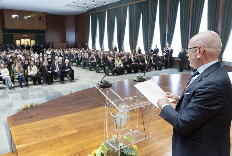 Il Presidente Sergio Mattarella  in occasione del'intervento dell Prof. Donato Masciandaro, Direttore del Comitato per la programmazione e il coordinamento delle attività di educazione finanziaria
