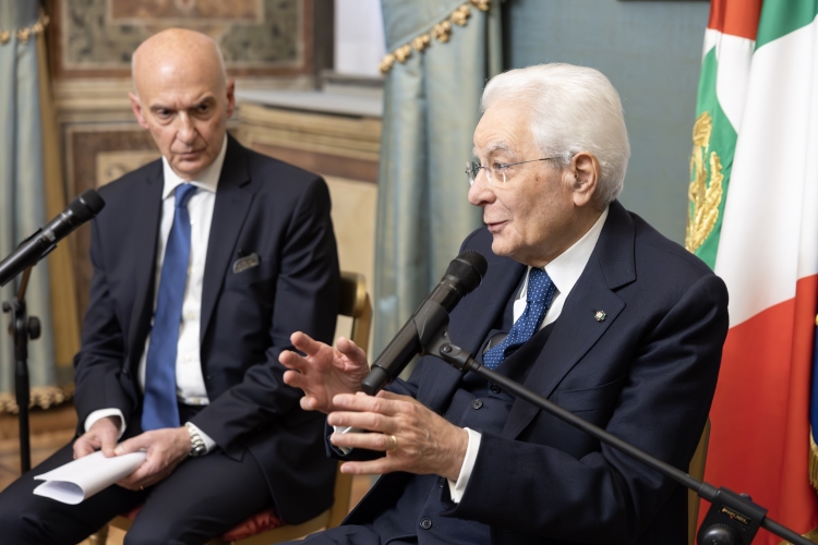 Il Presidente della Repubblica Sergio Mattarella con Giorgio Trizzino Responsabile sanitario SAMOT  e una rappresentanza del mondo delle Cure Palliative 
