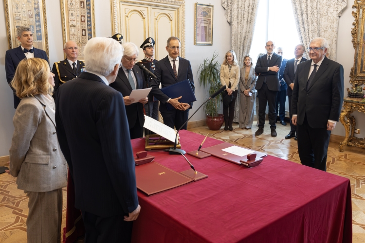 Il Presidente della Repubblica Sergio Mattarella in occasione del giuramento del Ministro senza portafoglio Tommaso Foti 
