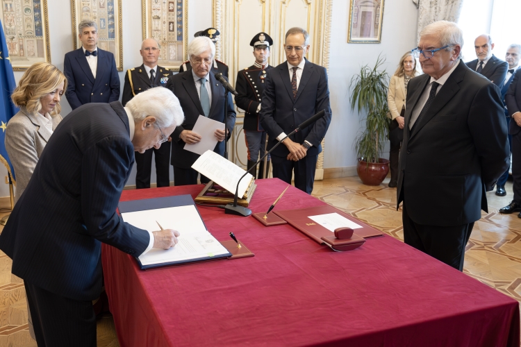 Il Presidente della Repubblica Sergio Mattarella in occasione del giuramento del Ministro senza portafoglio Tommaso Foti 
