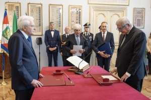 Il Presidente della Repubblica Sergio Mattarella in occasione del giuramento del Ministro senza portafoglio Tommaso Foti 
