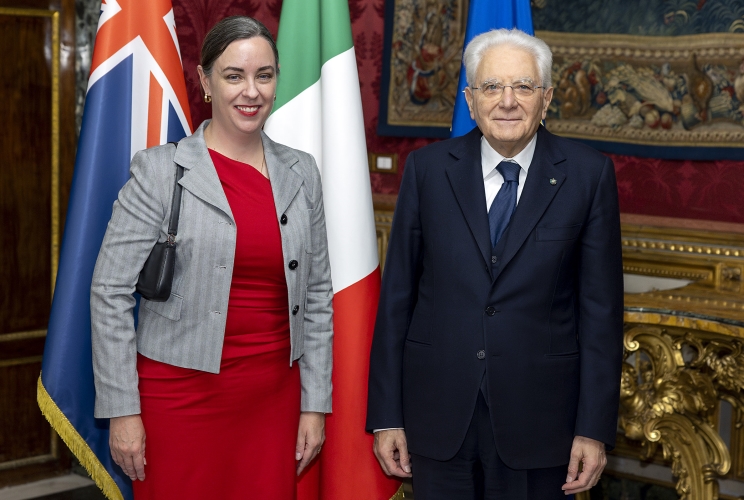 Il Presidente della Repubblica Sergio Mattarella con S.E. la Signora Julianne Mary Cowley, nuovo Ambasciatore di Australia, in occasione della presentazione delle Lettere Credenziali