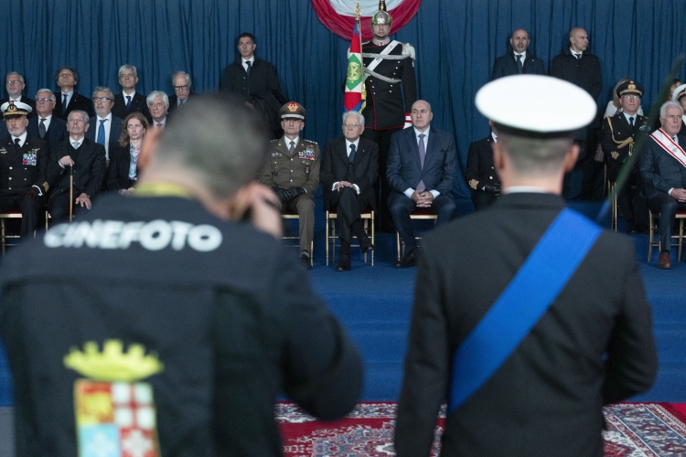 Il Presidente della Repubblica Sergio Mattarella a bordo di Nave Trieste in occasione della cerimonia di immissione in servizio della Nave Trieste della Marina Militare e del giuramento dei cadetti  
