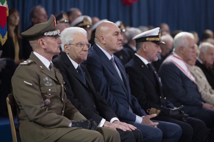 Il Presidente della Repubblica Sergio Mattarella a bordo di Nave Trieste in occasione della cerimonia di immissione in servizio della Nave Trieste della Marina Militare e del giuramento dei cadetti  
