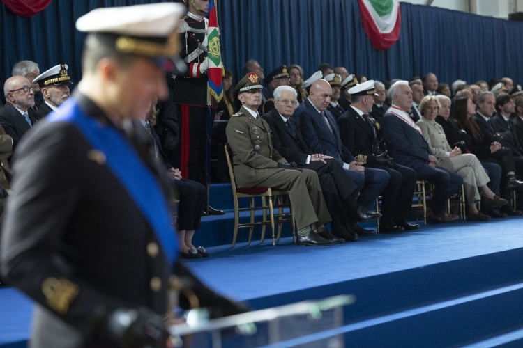 Il Presidente della Repubblica Sergio Mattarella a bordo di Nave Trieste in occasione della cerimonia di immissione in servizio della Nave Trieste della Marina Militare e del giuramento dei cadetti  
