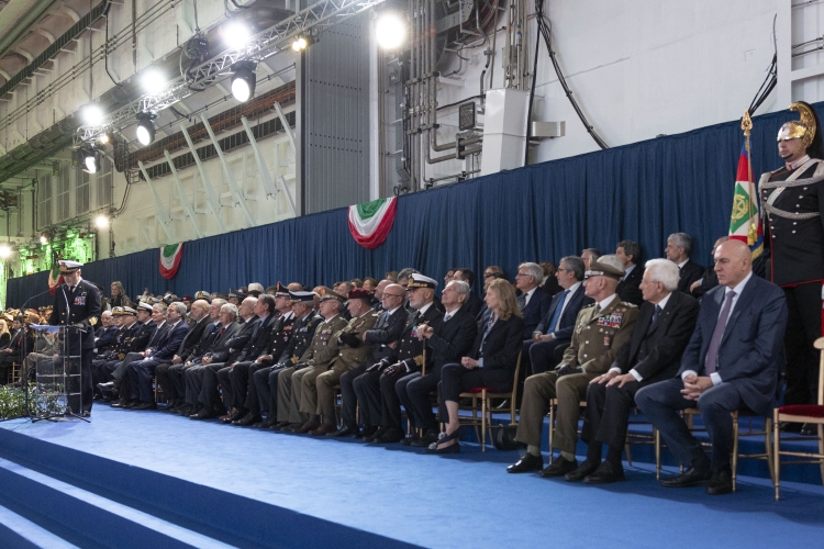 Il Presidente della Repubblica Sergio Mattarella a bordo di Nave Trieste in occasione della cerimonia di immissione in servizio della Nave Trieste della Marina Militare e del giuramento dei cadetti  
