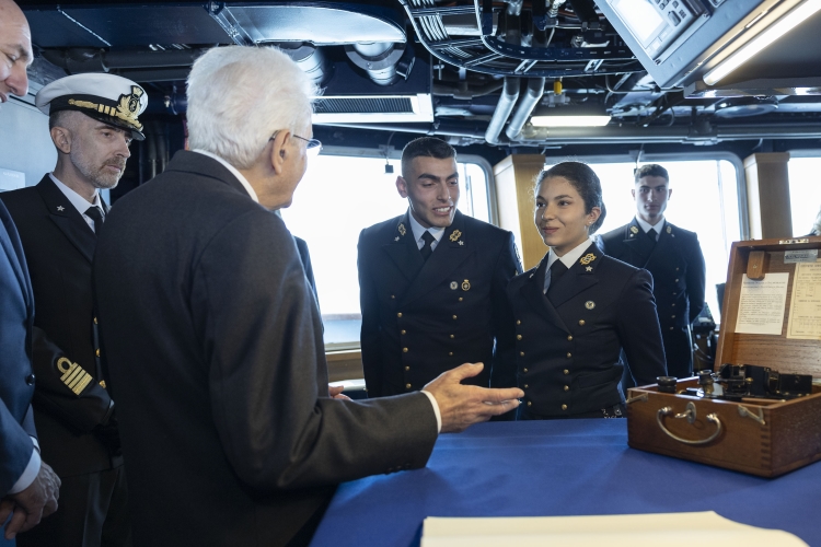 Il Presidente della Repubblica Sergio Mattarella a bordo di Nave Trieste in occasione della cerimonia di immissione in servizio della Nave Trieste della Marina Militare e del giuramento dei cadetti  
