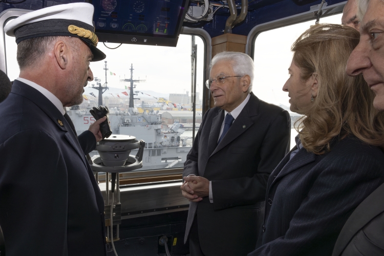 Il Presidente della Repubblica Sergio Mattarella a bordo di Nave Trieste in occasione della cerimonia di immissione in servizio della Nave Trieste della Marina Militare e del giuramento dei cadetti  
